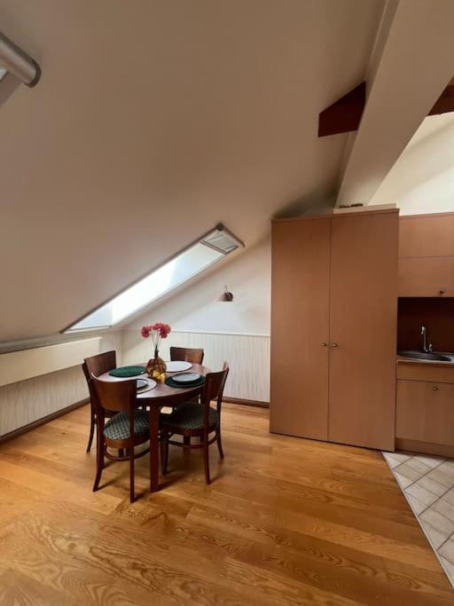 Old Town Apartment With Free Parking Vilnius Ngoại thất bức ảnh
